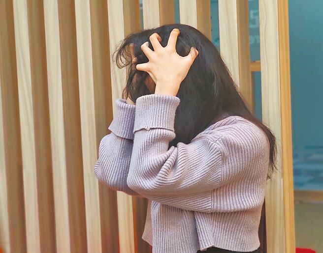 非典型憂鬱症患者的情緒偶有開心反應，會因為外在的正面刺激而暫時改善，聽到好消息時會感到開心，但過一段時間又回到憂鬱狀態。（本報資料照片）