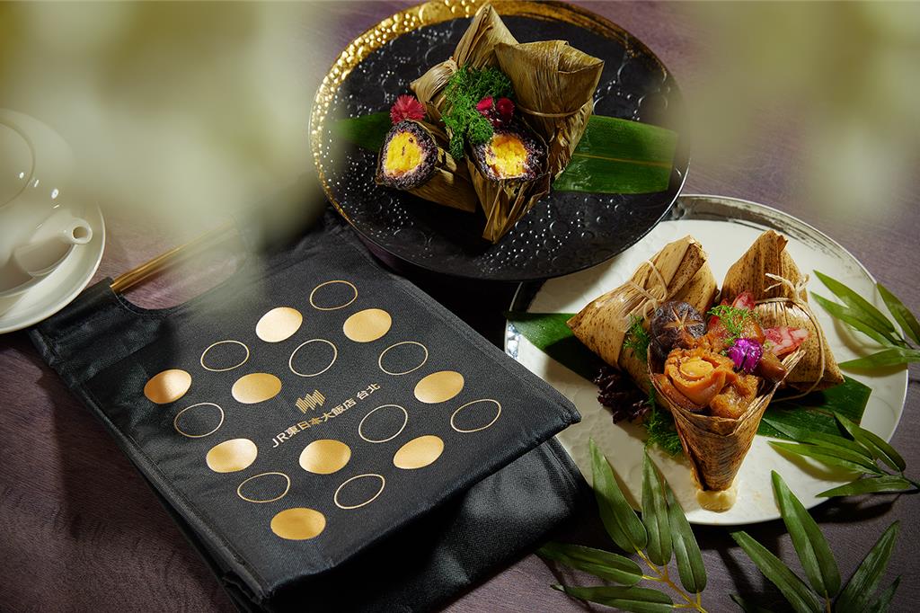 「凱華樓」中華料理今年粽禮「凱華禮輕情意端粽禮」及「紫米芋頭奶皇粽」,5月5日前預訂可享最低85折的早鳥優惠。(圖/JR東日本大飯店台北)