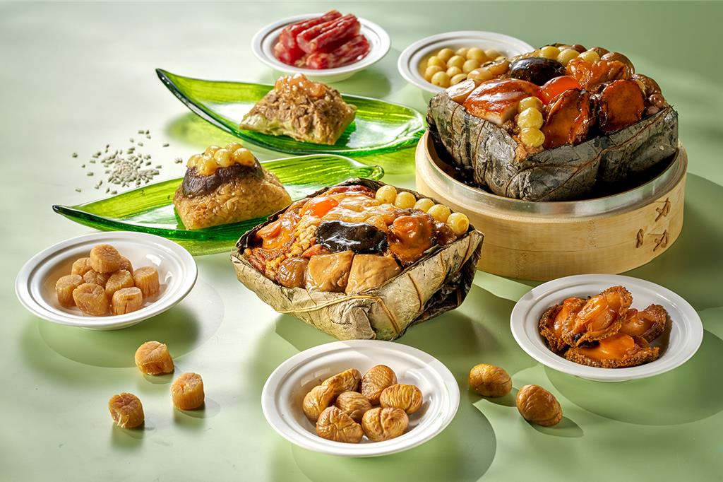 「江南春」餐廳主廚劉宜嘉攜手「珍珠坊」主廚葉晉誠,嚴選食材,精心打造頂級肉粽禮盒,4月20日前訂購並付清款項,可享早鳥優惠9折起。(圖/台北福華大飯店)