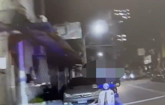 爛醉！騎電動二輪車未開燈遭攔   騎士酒測破表超標7倍