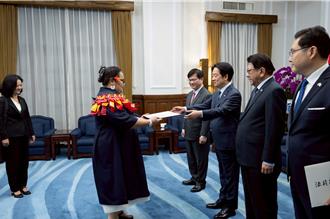 賴清德接受吐瓦魯新任大使到任國書  盼深化雙邊關係