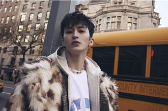 NCT成员MARK出道9年首出辑 自传式音乐旅程「母亲也特别献声」