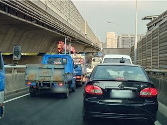 台88線鳳山交流道「並排」成違規陷阱 公路局5月動工拓寬