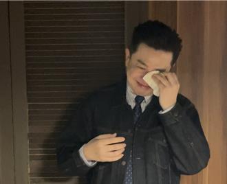 李明川50岁寿宴爆哭「变金秀贤」！六月、李易上百位好友为他合体