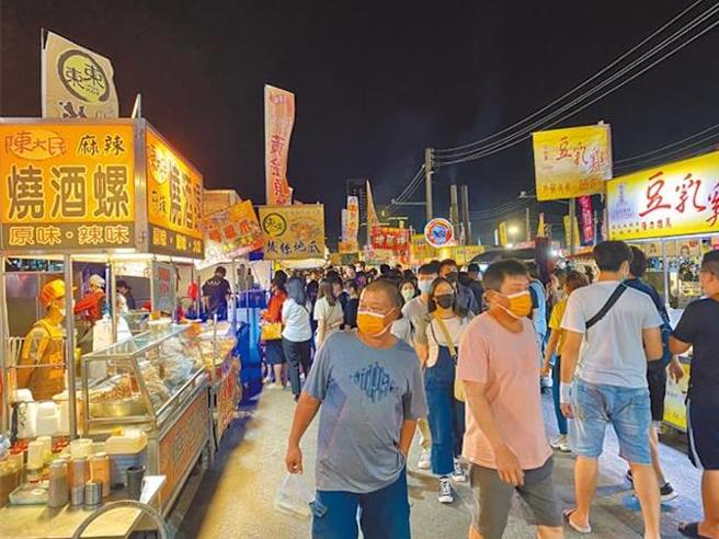 有网友在台南知名花园夜市盐水摊买到有蛆四季豆，卫生局将出手稽查。（本报资料照片）