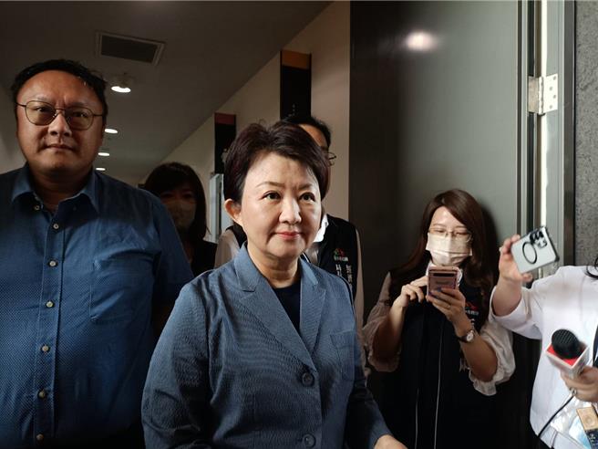 台中市长卢秀燕8日受访强调，日本首相石破茂特别把这次美国关税风暴称为国难，她非常认同。（陈淑娥摄）