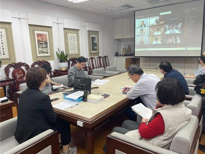 彰化縣長王惠美7日晚間參與中台灣7縣市首長線上會議，商討美國高關稅因應對策。（彰縣府提供／葉靜美彰化傳真）