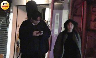 獨家直擊》李友廷兩晚帶女回家 深夜暗巷伸出愛的小手