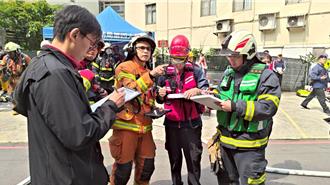 狹小巷弄電車火警搶救困難　平鎮消防分隊辦演練模擬