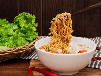 股灾穷爆！全联1泡麵特价不到8元 抢便宜整理包一次看