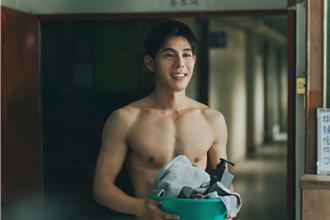 詹怀云帅露精壮六块肌 新片竟遭摄影指导质疑「是否持久」