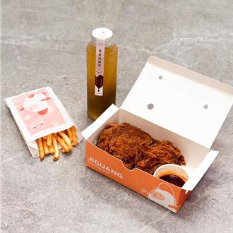 速食炸鸡桶买1送1 猜拳赢家请吃鸡腿 限时1公尺派对盒免费尝