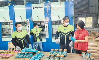 關稅海嘯 衝擊台中鞋業彰化織襪業