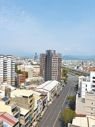 境外汙染物來襲 11空品站橘燈