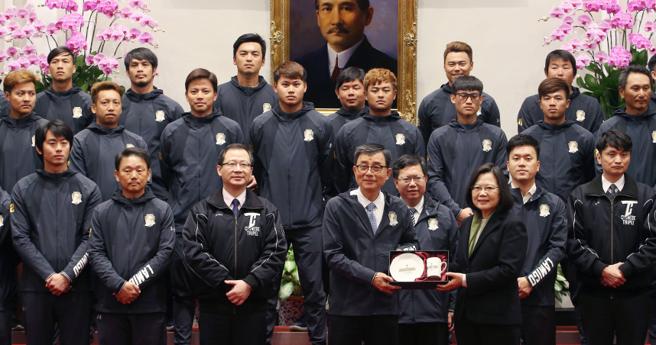 桃猿队在Lamigo时期曾三连霸职棒总冠军，更两度得到当时总统蔡英文接见。（图／报系资料照）