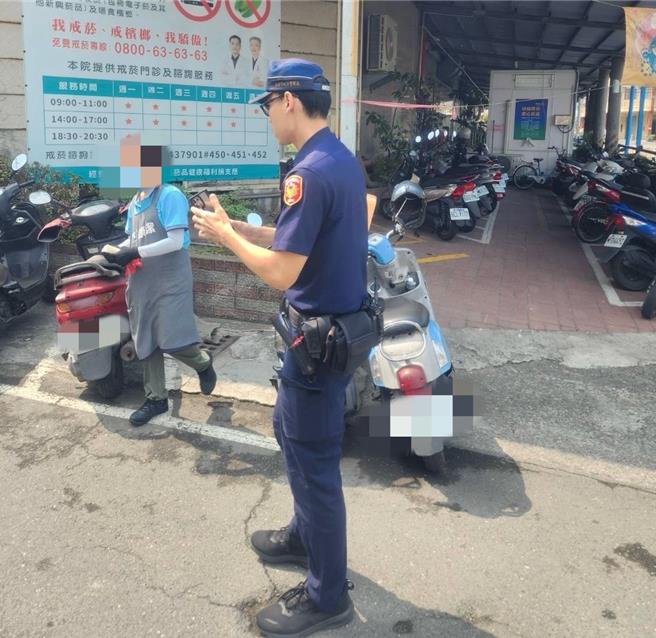 某医院清洁人员发现一把疑似枪枝，警方获报到场处理。（读者提供／洪靖宜高雄传真）