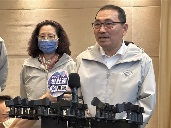 新北市长侯友宜9日被问及是否会出席10日行政院会，向中央反映地方产业受关税衝击的状况，侯指出产业界的心声必须让中央知道。（高钧麟摄）