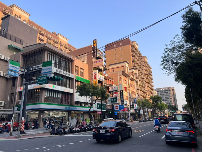 南崁发展早、交通方便机能完善，居民黏着度高。(图/信义房屋 提供)