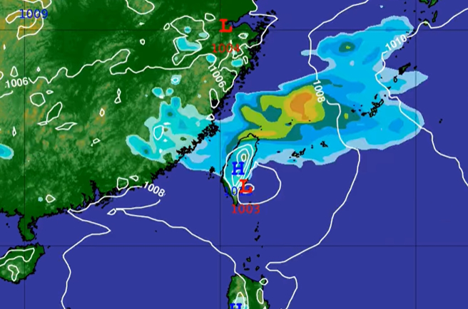 今晚天气明显转变，中部以北、宜花地区有阵雨或雷雨；下周六另一波锋面影响，雨区更广，易有短延时强降雨。（翻摄「天气风险 WeatherRisk」脸书）