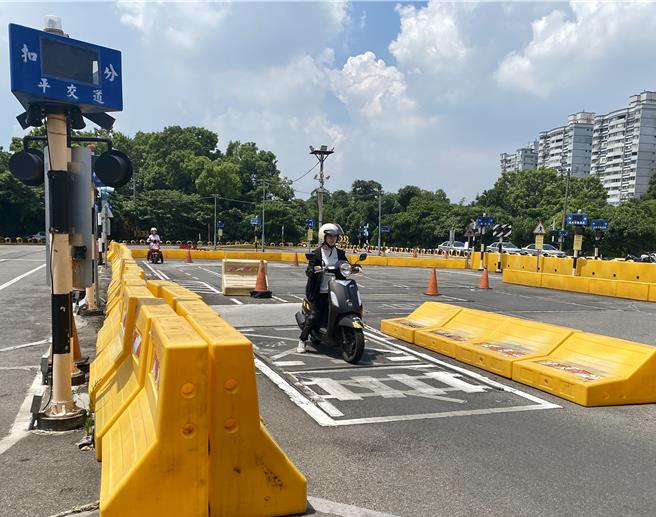 交通部4月25日將邀專家學者與民間團體，舉辦精進駕照考前、中、後相關制度意見交流會議。示意圖。（本報資料照片）