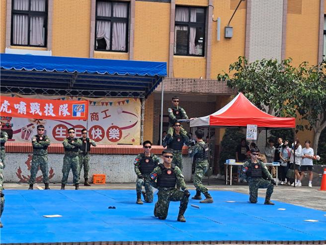 新北市智光商工创校一甲子，以「精湛60、荣耀智光」为校庆主题，庆祝活动于8日展开。（智光商工提供）