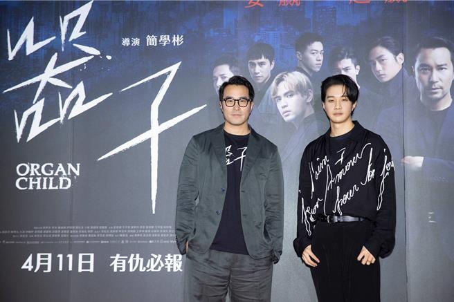 张孝全（左）和薛仕凌9日帅气出席《器子》西门町封街首映会。（华映娱乐提供）