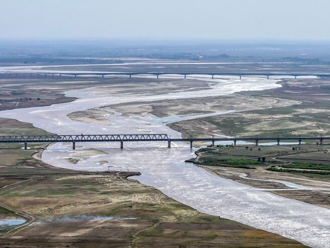 中国公告，针对七类中重稀土相关物项，实施出口管制措施。图／新华社