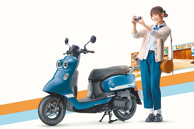 台湾山叶推出Yamaha Vinoora，在復古的造型基础上，进一步提升便利性与骑乘体验。这次改款延续Newtro Fashion概念，外观以昭和风格为灵感推出德岛蓝染（见图）、昭和布丁、琥珀焦糖等3款全新復古配色，并搭配復古线条彩贴，营造浓厚年代感。（台湾山叶提供）