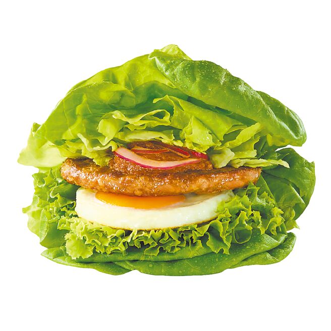 22日世界地球日將至，摩斯漢堡即起除了推一系列蔬食為主的餐點，也再度推摘鮮綠系列新品及風味副餐，包括「摘鮮綠元氣牛肉堡」（見圖）120元、「雙醬和風薯條」70元等。（摩斯漢堡提供）
