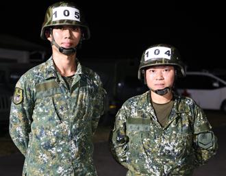 空訓中心夜間跳傘 扎實訓練掛上榮譽勳章