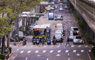 等紅燈打N檔還P檔？專家教正確做法 安全不傷車