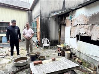 陋屋屋頂「開口笑」 台南獨居翁克難露天洗澡