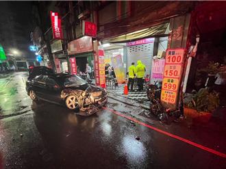 男駕車撞爛機車逃逸再撞騎樓 警方車內起出喪屍煙彈