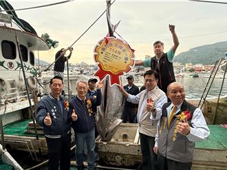 「全國第一尾黑鮪魚」南方澳拍賣 三多屋連5年得標