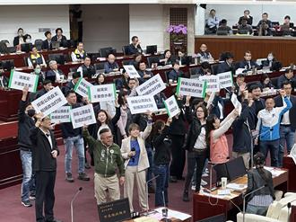 市政報告第一天   蔣萬安遭綠營抗議「不要查水錶」