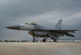 川普快馬加鞭外賣武器 簽行政命令鬆綁