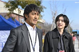 阿部宽新剧合作小38岁道枝骏佑 竟出现「大叔烦恼」