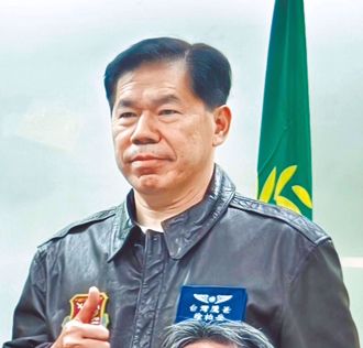 曝已辭玉山航空總座  台灣鷹爸喊「我綠共我驕傲」網傻眼