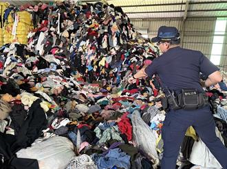 非窒息死？女遭回收場「舊衣山」壓埋身亡 遺體初驗報告出爐