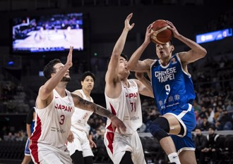 影》唐維傑奇特投籃國外爆紅！外媒瘋轉：「台版馬里安」