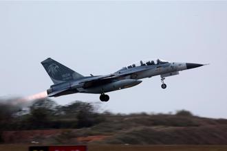 IDF夜間飛行訓練驚傳爆胎   影響馬公機場6航班  空軍道歉了
