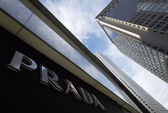 时尚圈震撼！Prada拍板 砸458亿收购同国对手Versace