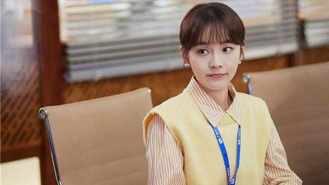 张佳寧自称「普女」，剧中被暗恋10年。（中天娱乐台提供）