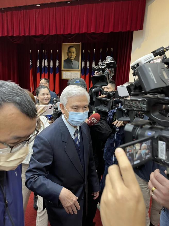 央行总裁杨金龙周四将赴财委会针对「川普对等关税政策实施，对我国股匯市、经济成长、物价、房市等项所造成之衝击与因应措施」进行专题报告并备询。图／巫其伦