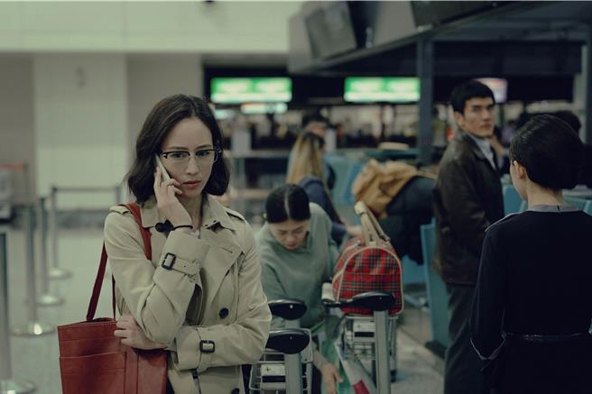 张钧宁急忙想联繫连炳发，却听闻枪响，因此担心不已。（公视、中华电信、瀚草文创提供）