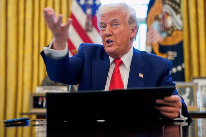 美国总统川普9日宣布对多国暂缓对等关税90天，同时把对中国的关税增至125%。（图/美联社）