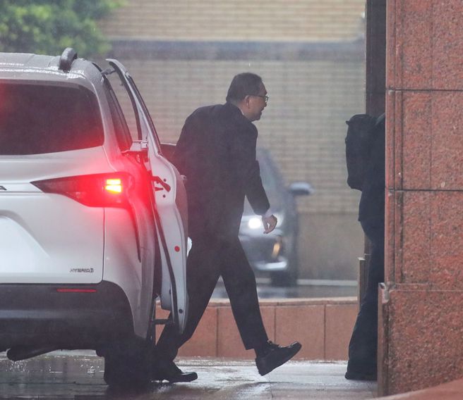 美国对台课徵32％对等关税生效，行政团队因应美国关税所推出的「9大面向、20措施880亿元」的支持方案。10日行政院院会，新台北市长侯友宜出席。（王英豪摄）