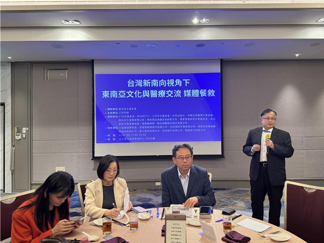 中华生技医药行业协会理事长陈建州（左3）。（林周义摄）