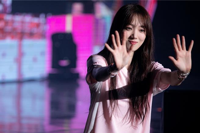 李聖經向來以寵粉出名。（網銀國際影視提供）