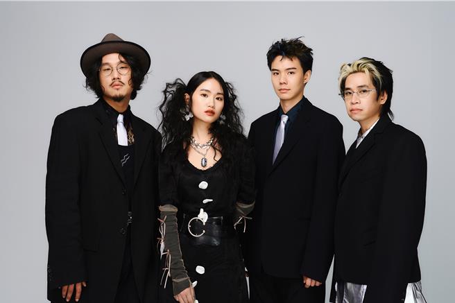 「庸俗救星」貝斯手羅晧宇（左起）、主唱家耘、鼓手允祈、吉他手阿雷。（庸俗救星提供）